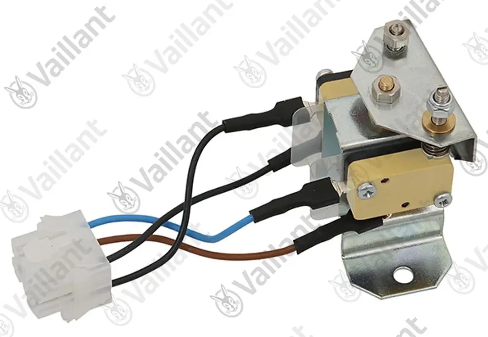 Vaillant Mikroschalter mit zwei elektrischen Anschlüssen, montiert auf einer Metallhalterung und verbunden mit Kabeln in verschiedenen Farben.